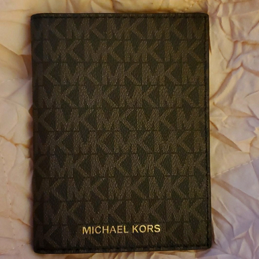Michael kors MK passport cover